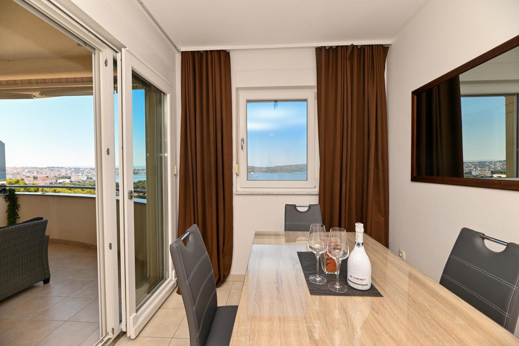 Sunny Place With Sea View Трогир Экстерьер фото