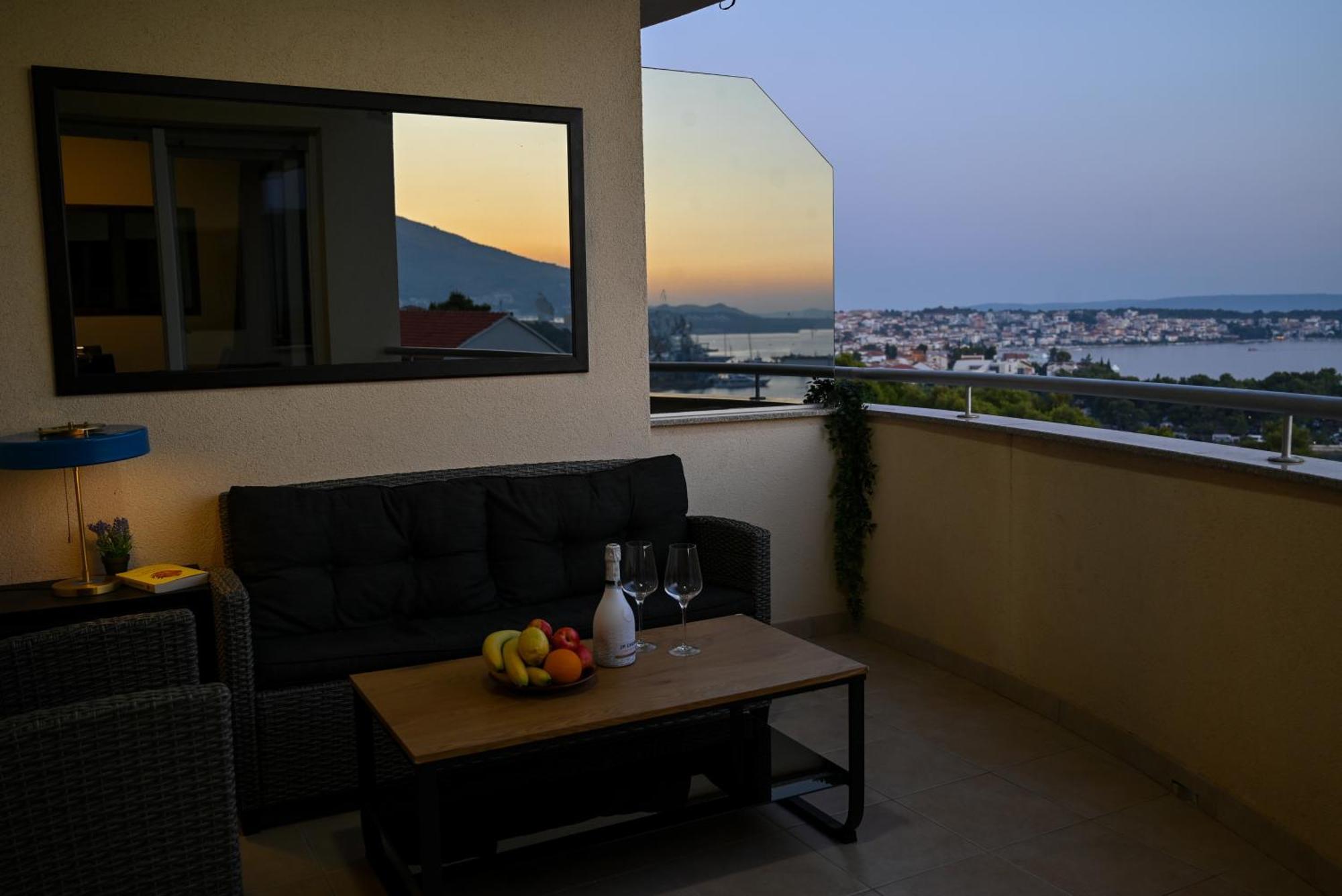 Sunny Place With Sea View Трогир Экстерьер фото