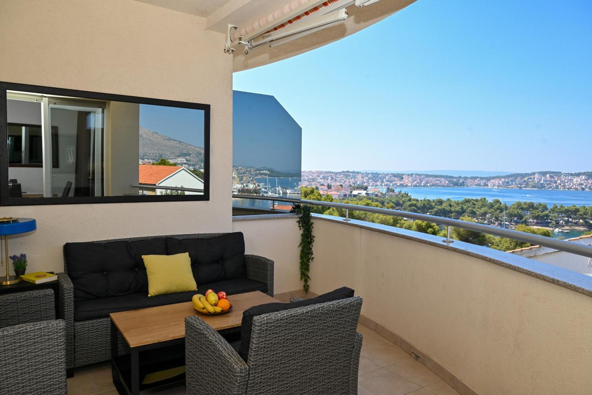 Sunny Place With Sea View Трогир Экстерьер фото
