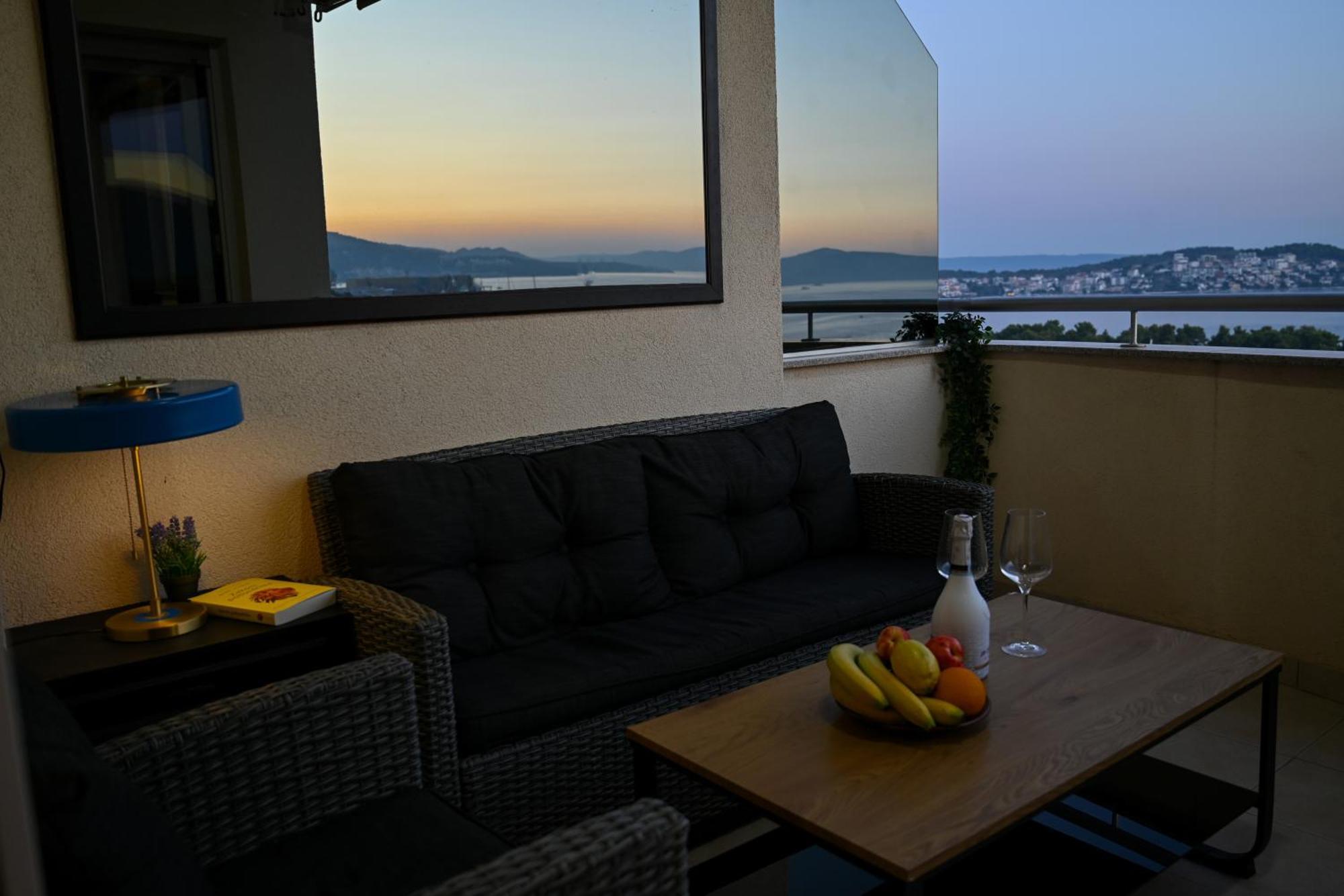 Sunny Place With Sea View Трогир Экстерьер фото