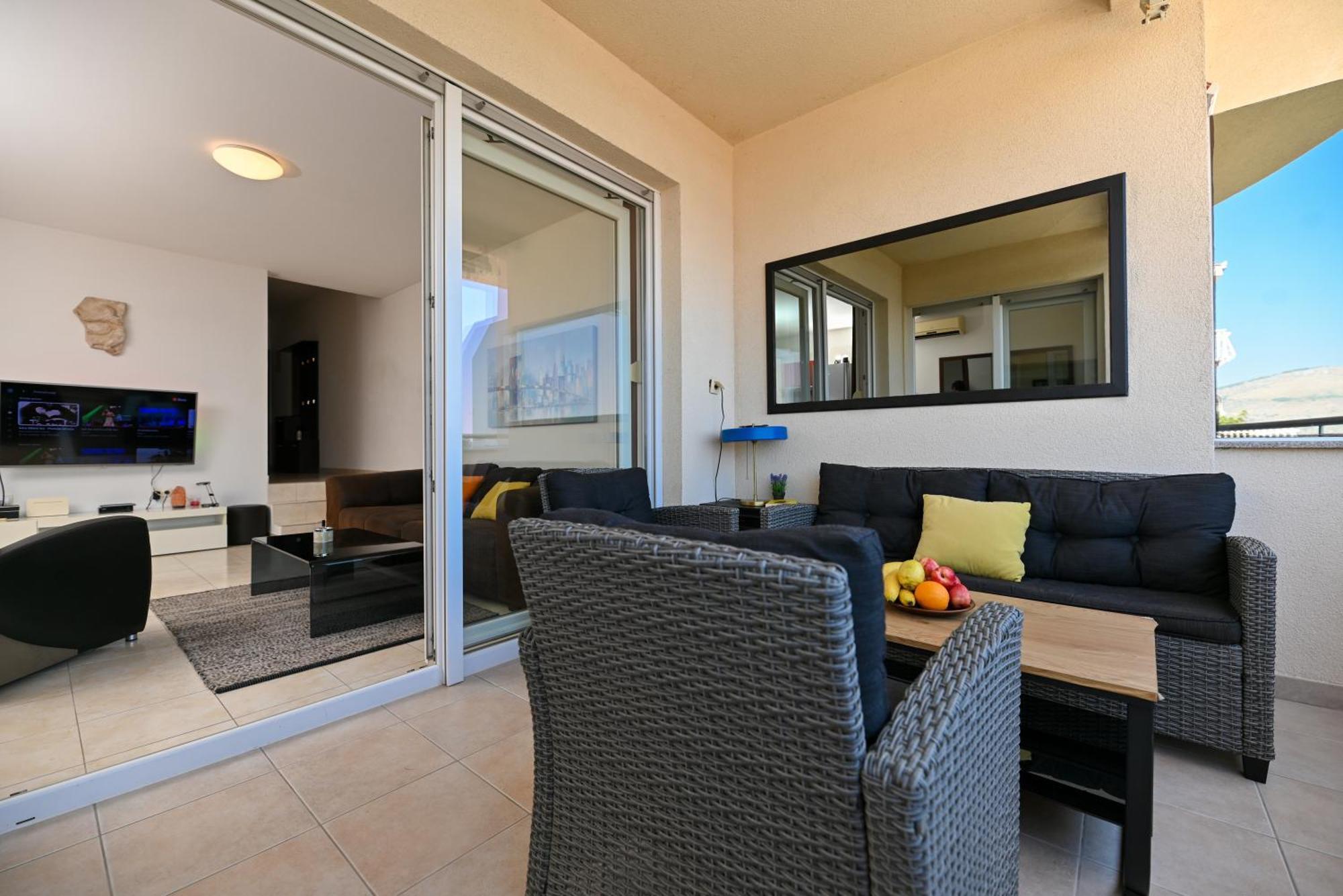Sunny Place With Sea View Трогир Экстерьер фото