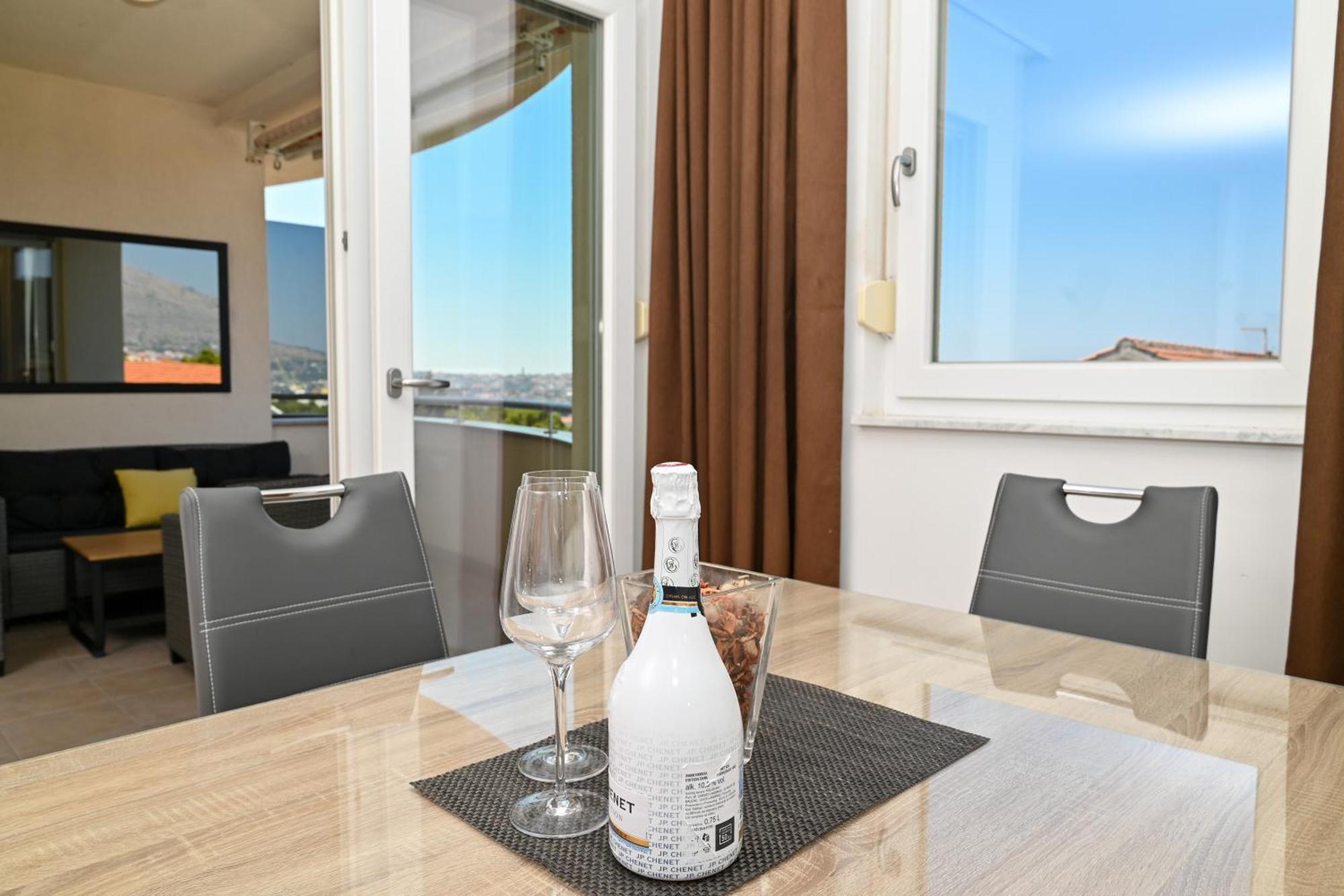 Sunny Place With Sea View Трогир Экстерьер фото