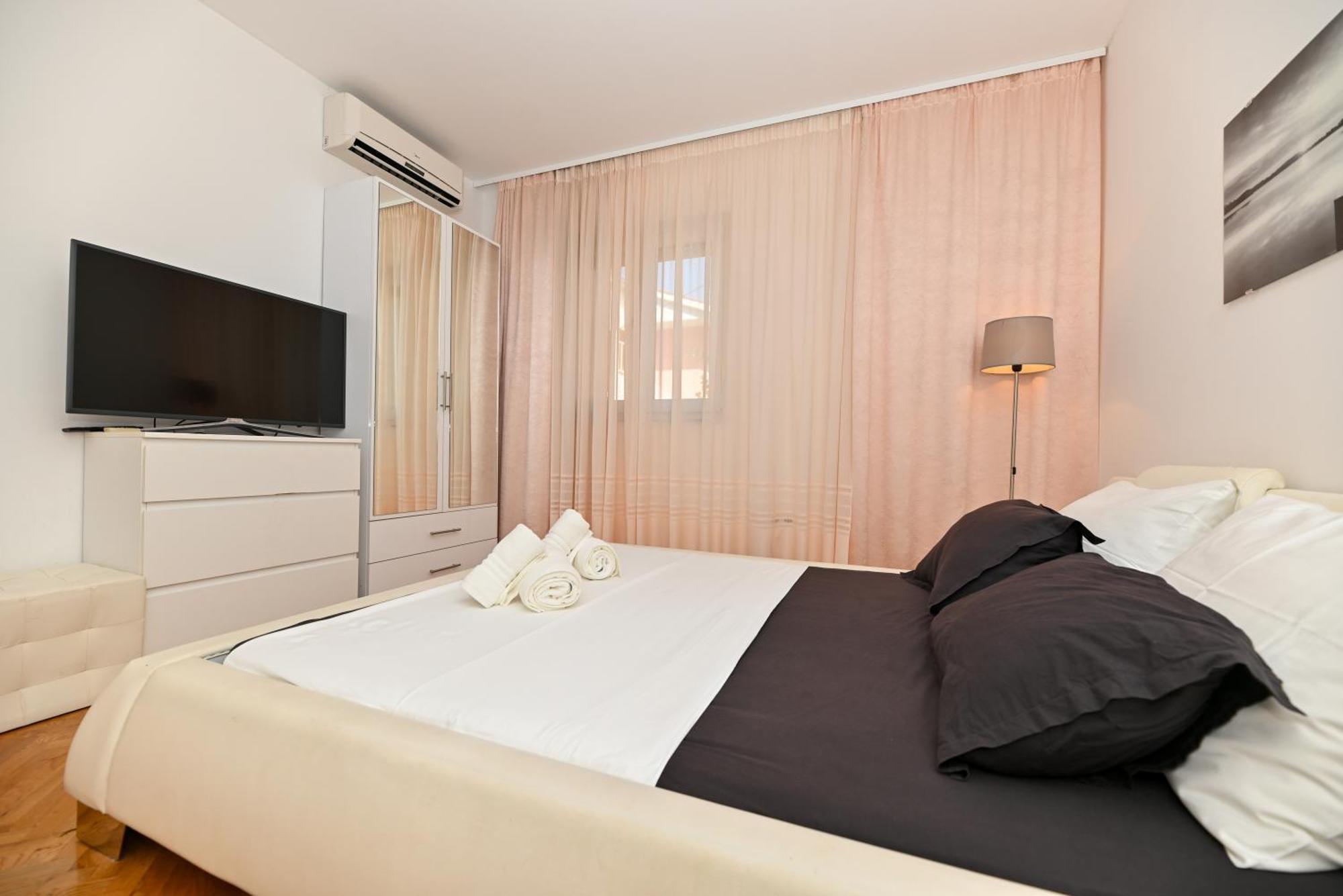 Sunny Place With Sea View Трогир Экстерьер фото
