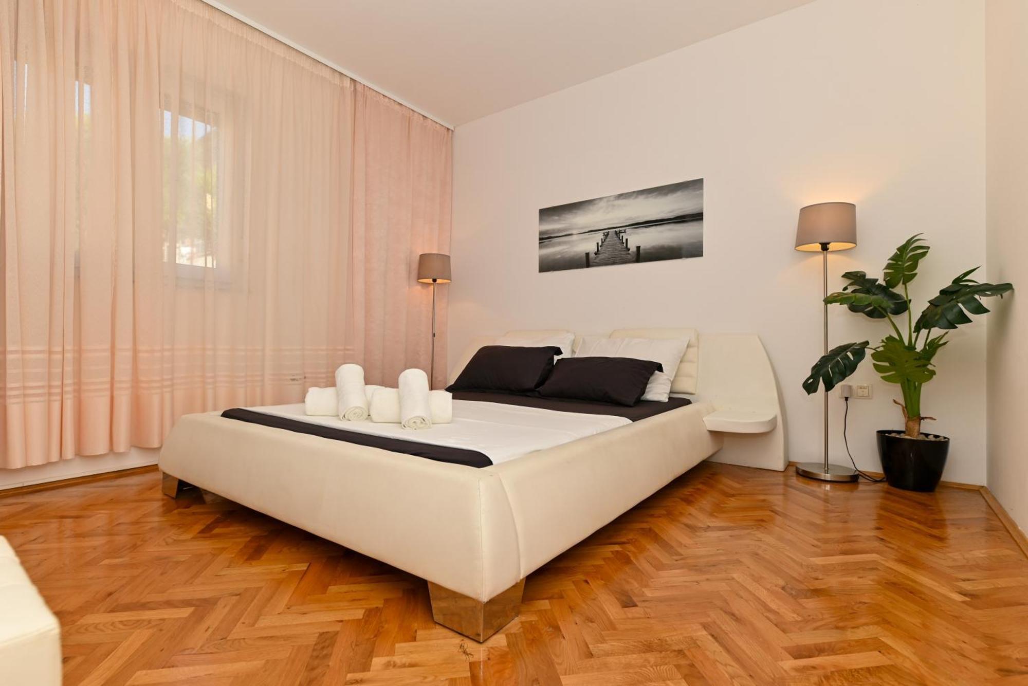 Sunny Place With Sea View Трогир Экстерьер фото