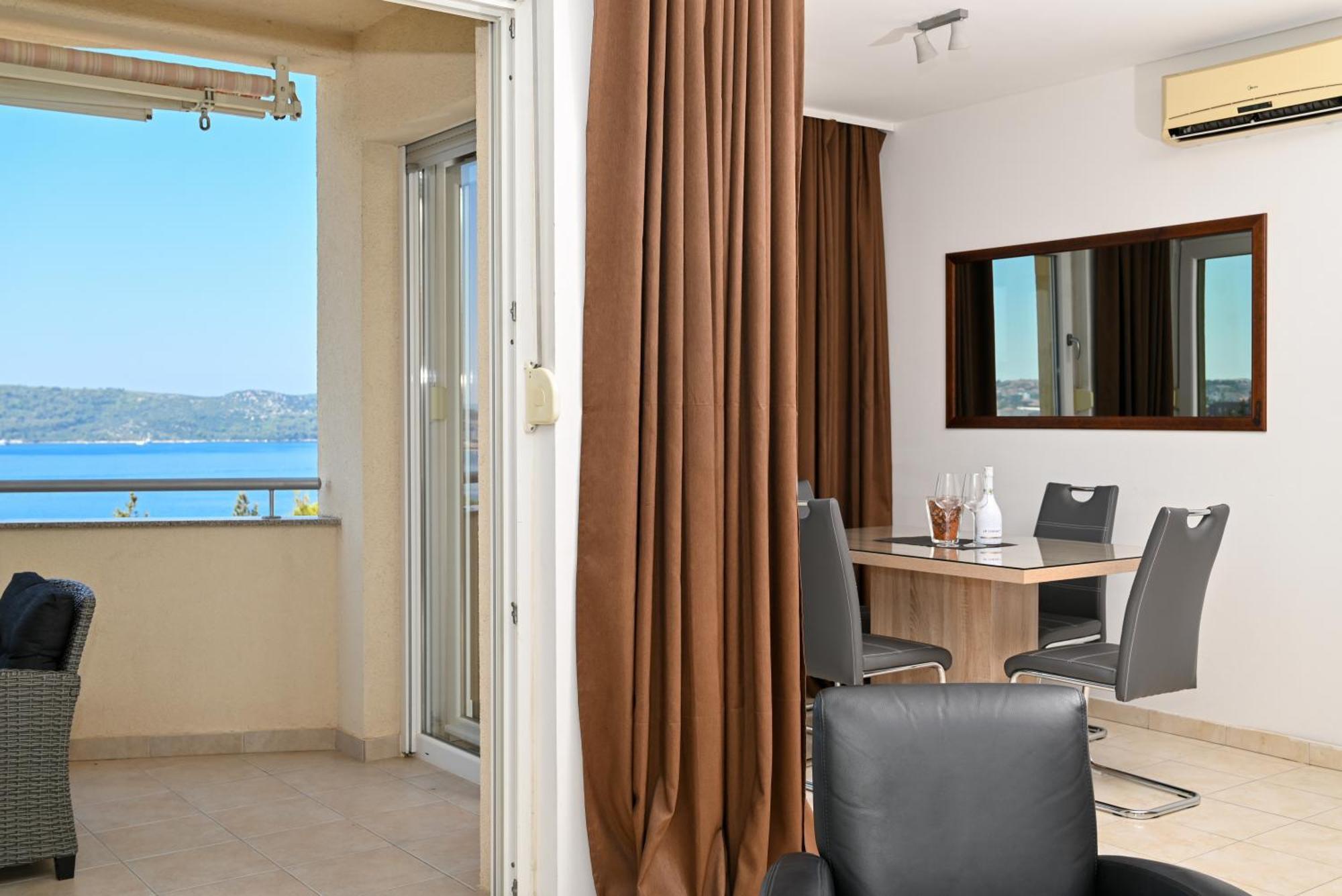 Sunny Place With Sea View Трогир Экстерьер фото